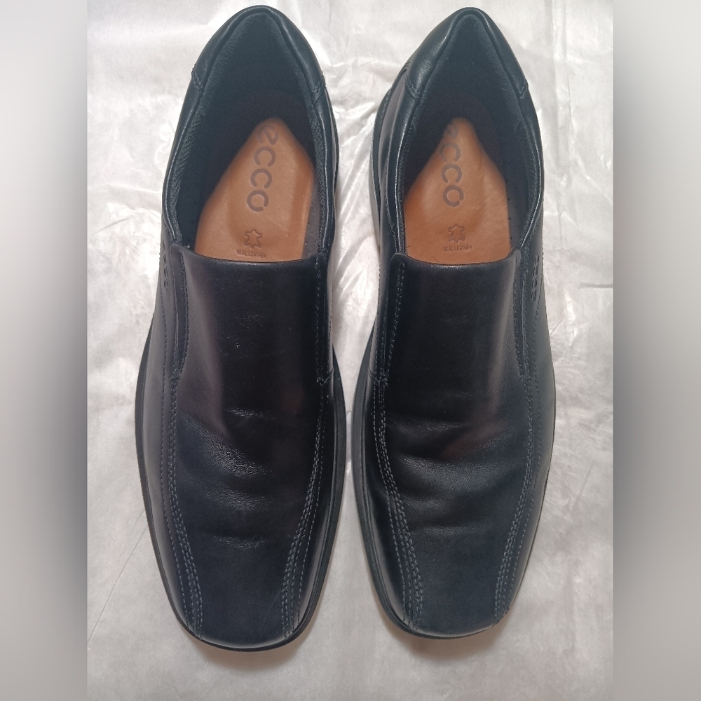 Ecco Black Leather Slip-On Loafers
